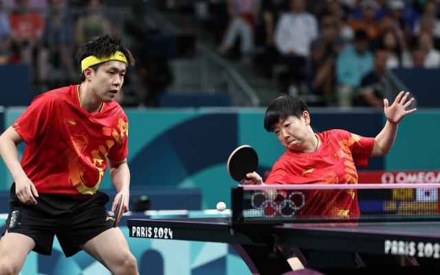 何沐妮和林 何沐妮和林