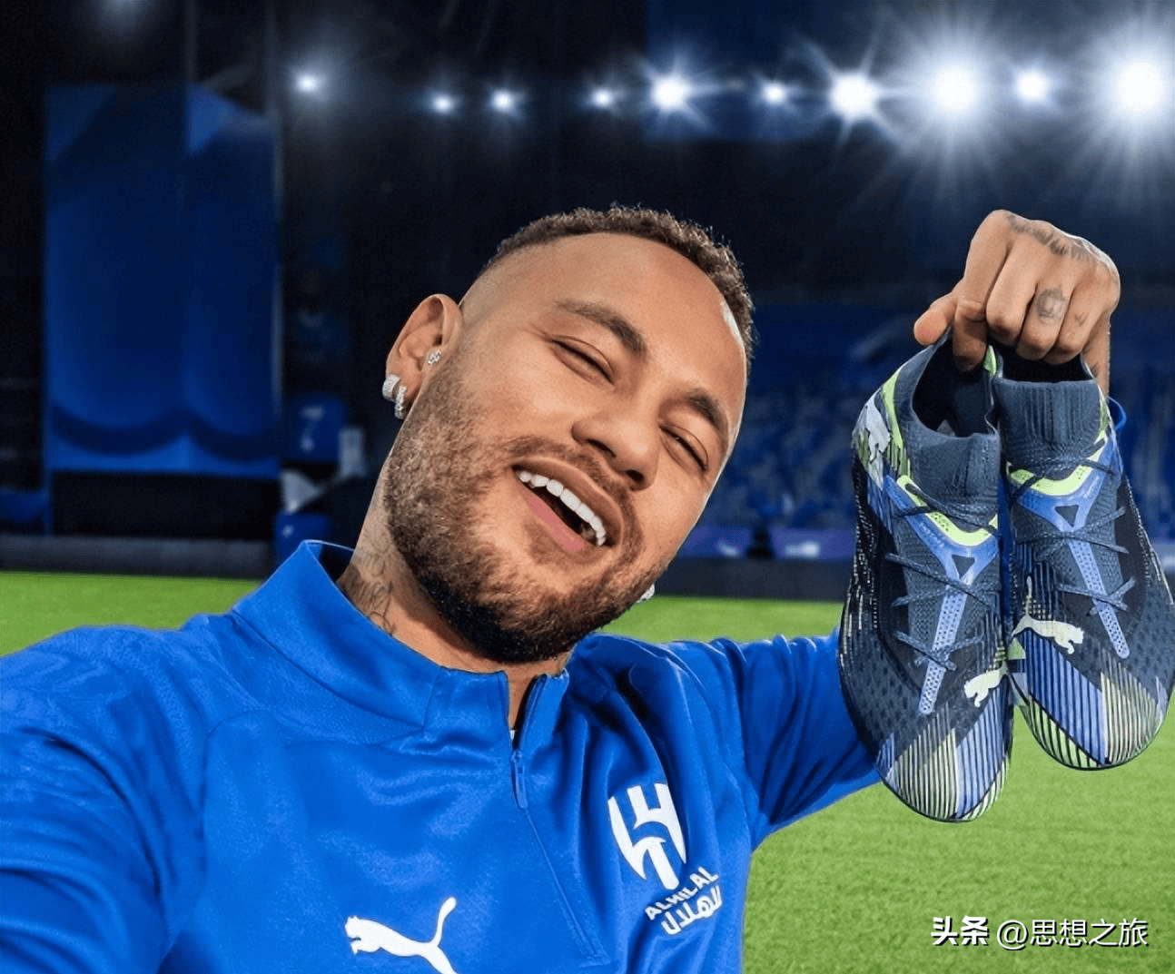 目光投向了 目光投向了